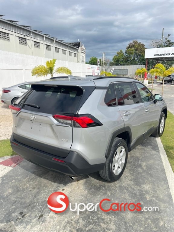 2021 Toyota RAV4 XLE — foto 3 / 9