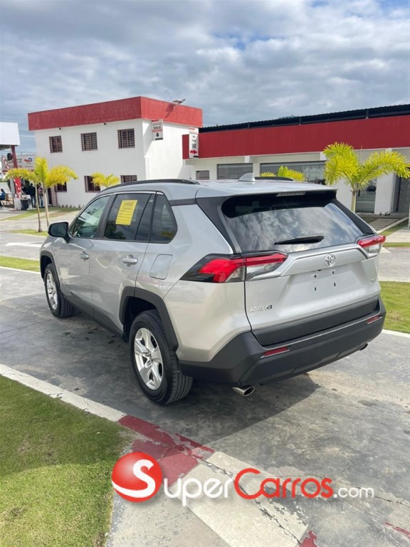 2021 Toyota RAV4 XLE — foto 4 / 9