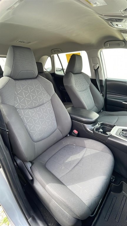 2021 Toyota RAV4 XLE — foto 6 / 9