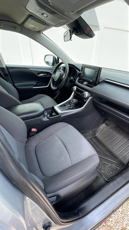 2021 Toyota RAV4 XLE — foto 7 / 9