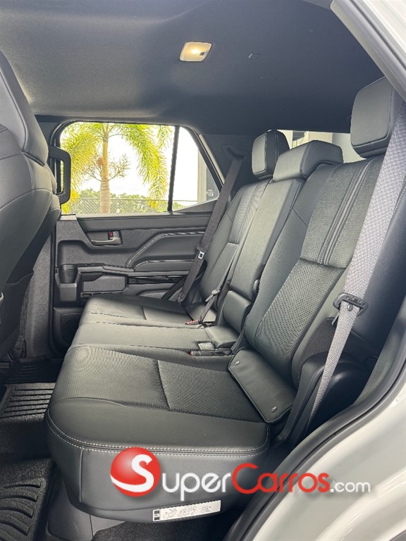2026 Toyota 4 Runner Limited — foto 9 / 11