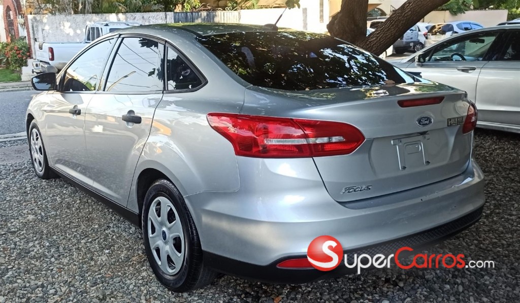 2018 Ford Focus SE — foto 2 / 4