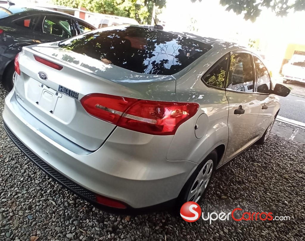 2018 Ford Focus SE — foto 3 / 4