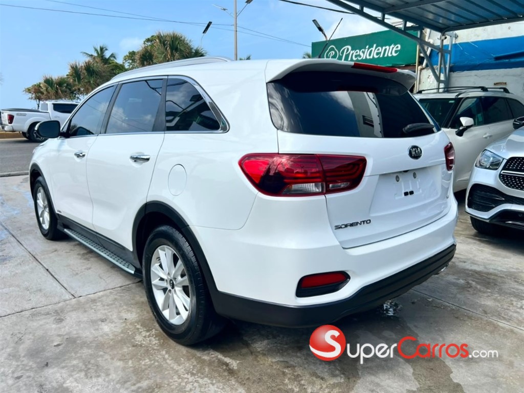 2020 Kia Sorento LX — foto 2 / 12