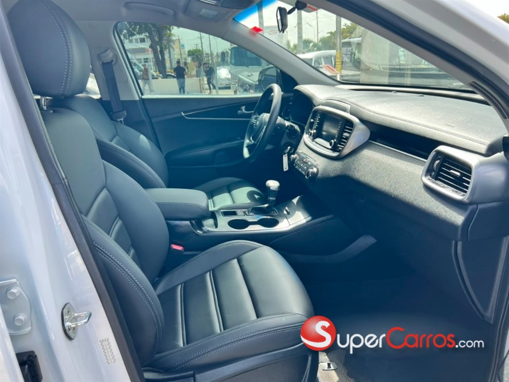 2020 Kia Sorento LX — foto 8 / 12