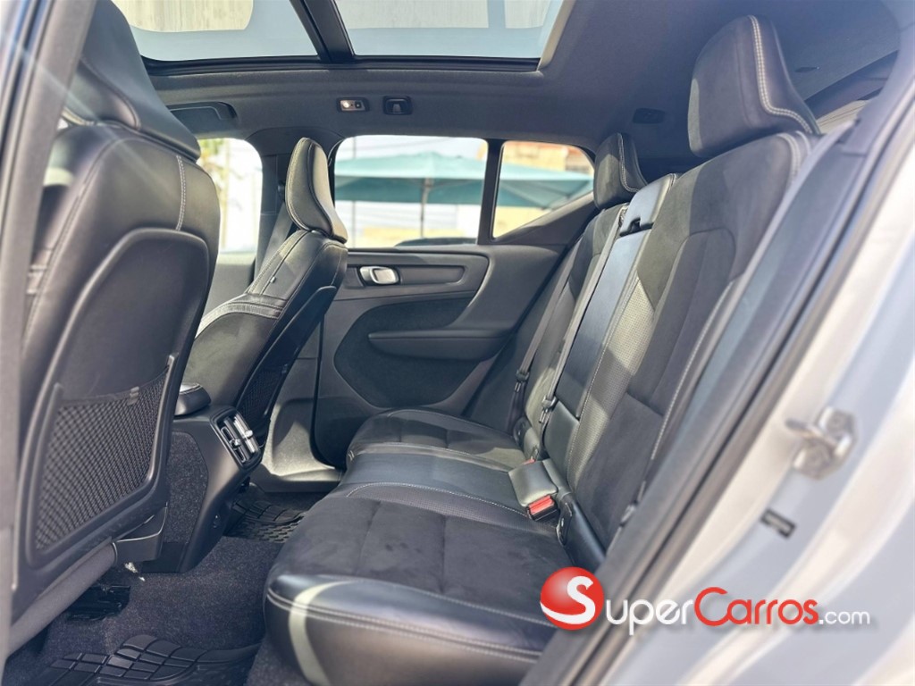 2020 Volvo XC40 T5 R-DESING — foto 8 / 12