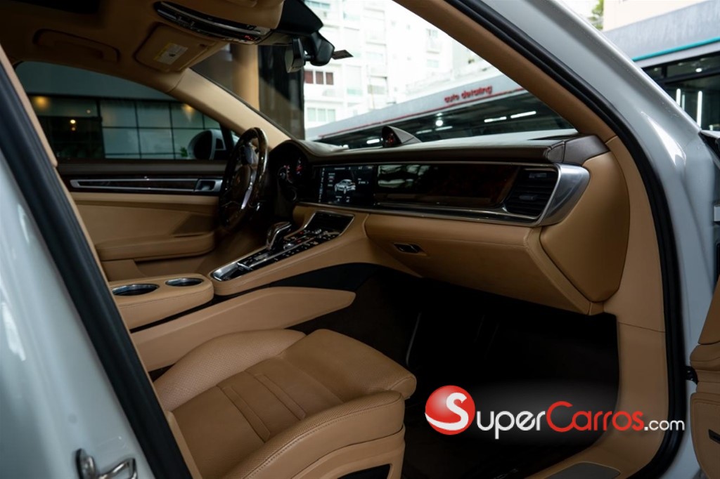 2020 Porsche Panamera — foto 7 / 12