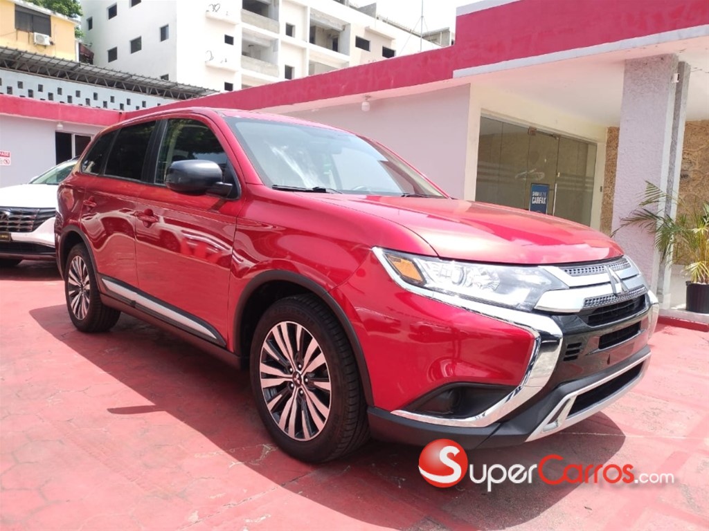 2020 Mitsubishi Motors Outlander SE