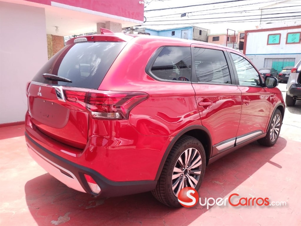 2020 Mitsubishi Motors Outlander SE — foto 3 / 10