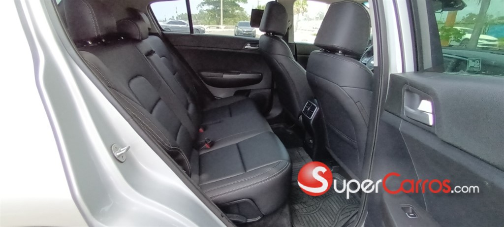 2020 Kia Sportage LX — foto 10 / 12