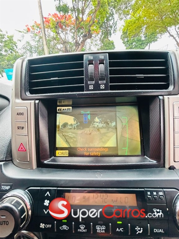 2010 Toyota Land Cruiser Prado VXL — foto 11 / 12