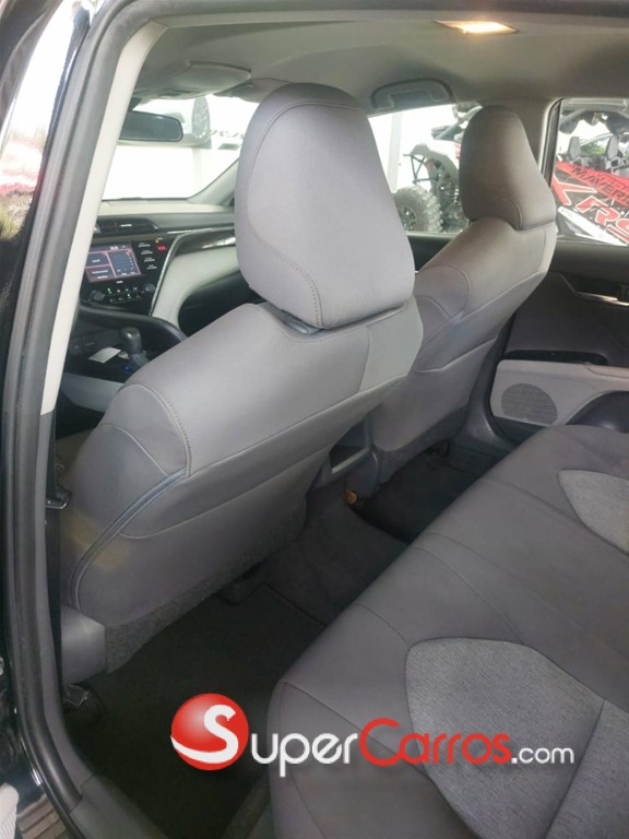 2020 Toyota Camry LE — foto 8 / 10