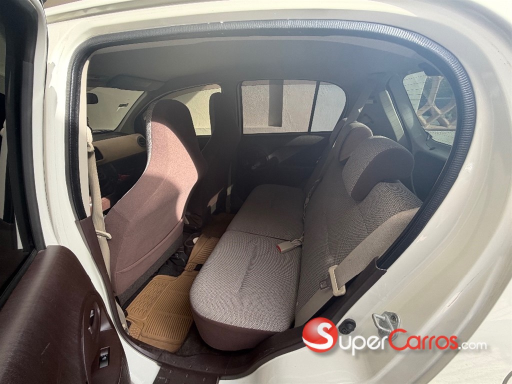 2016 Toyota Passo — foto 6 / 9