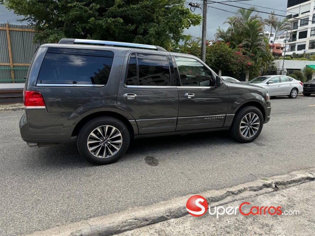 2016 Lincoln Navigator — foto 5 / 10