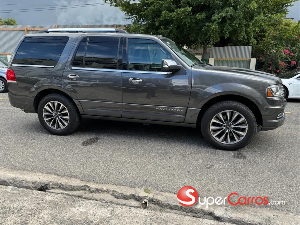 2016 Lincoln Navigator — foto 6 / 10