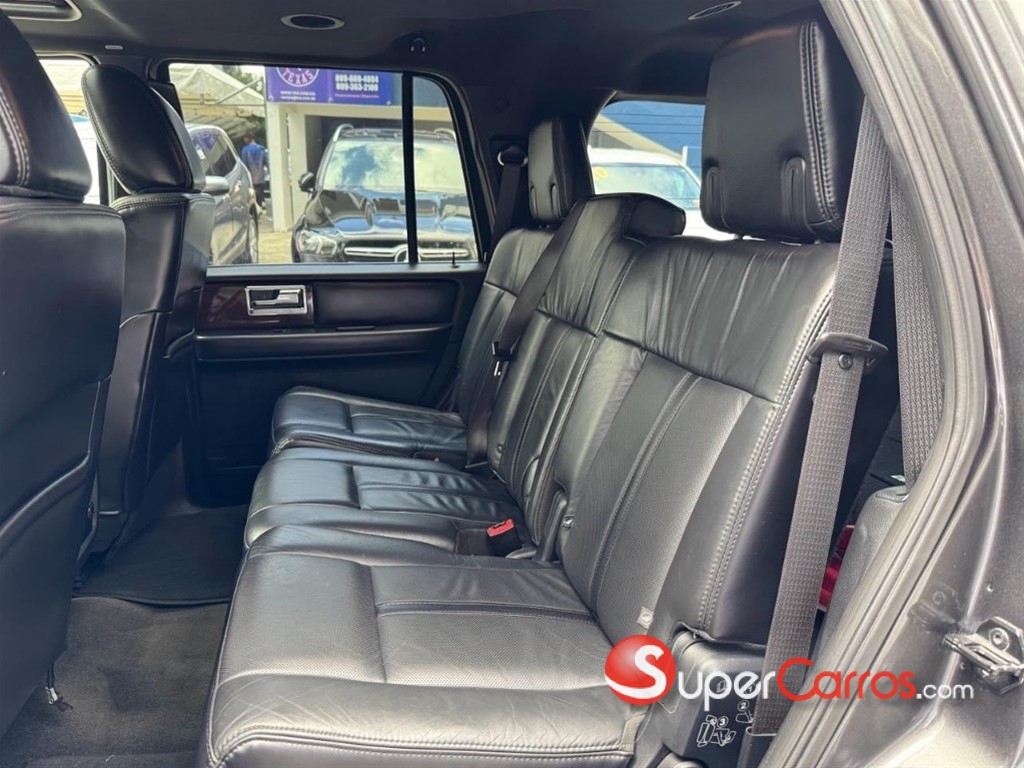 2016 Lincoln Navigator — foto 7 / 10