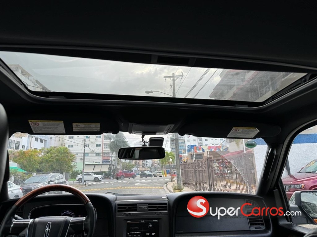 2016 Lincoln Navigator — foto 8 / 10