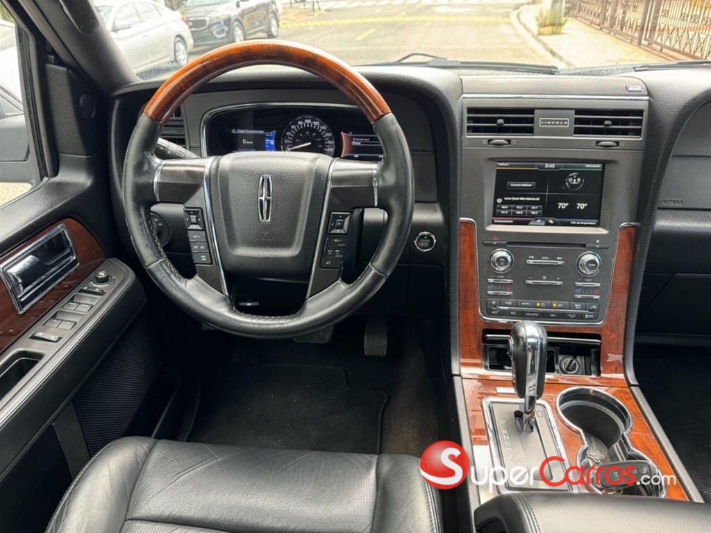 2016 Lincoln Navigator — foto 9 / 10