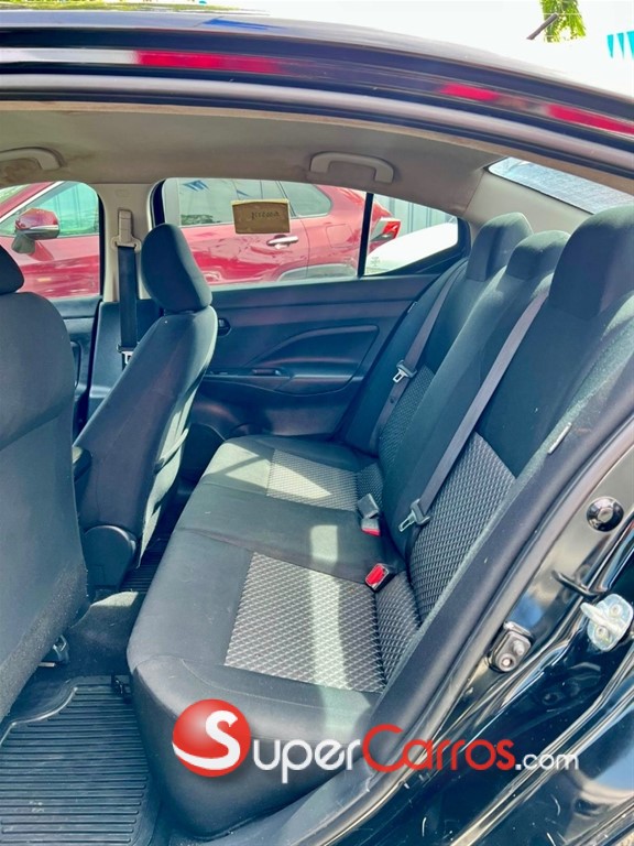 2020 Nissan Versa SV — foto 4 / 9