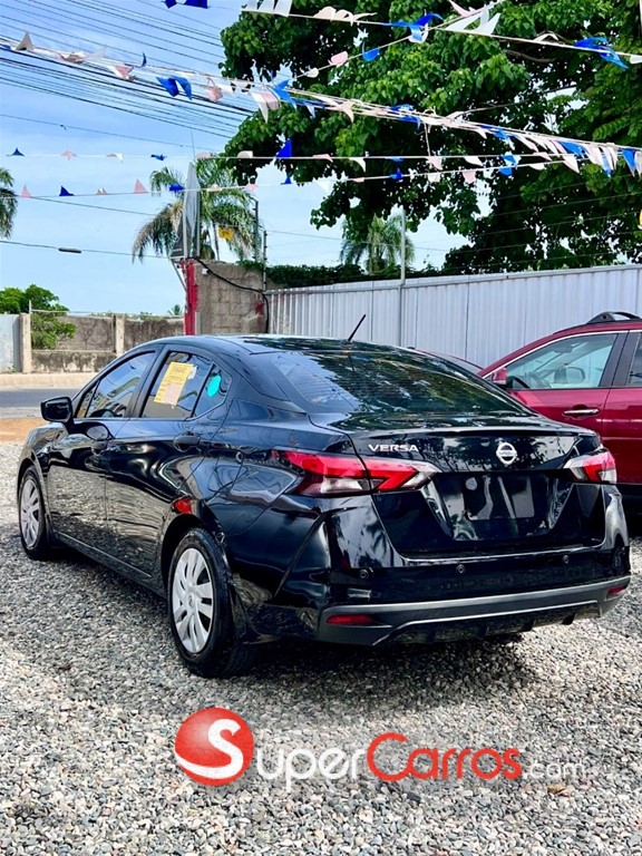 2020 Nissan Versa SV — foto 7 / 9