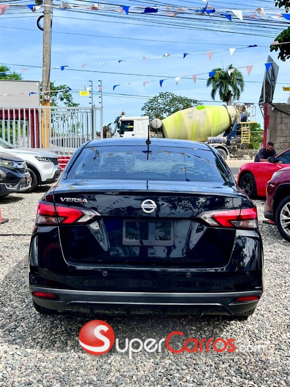 2020 Nissan Versa SV — foto 8 / 9