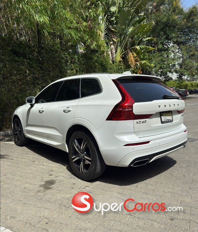 2018 Volvo XC60 T5 R Design — foto 5 / 10