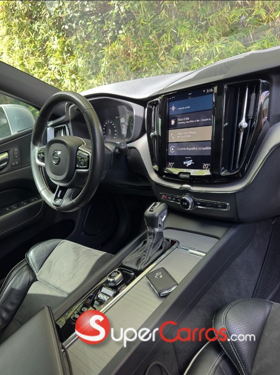 2018 Volvo XC60 T5 R Design — foto 8 / 10