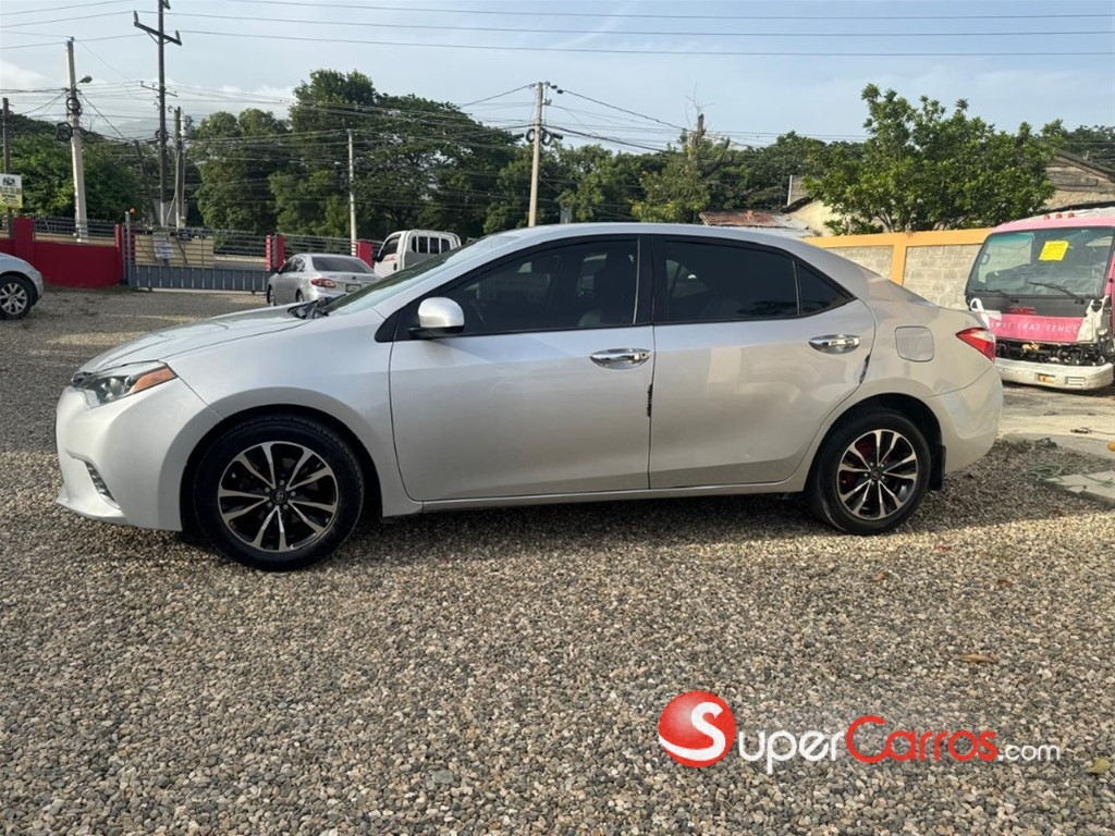 2016 Toyota Corolla LE — foto 2 / 8