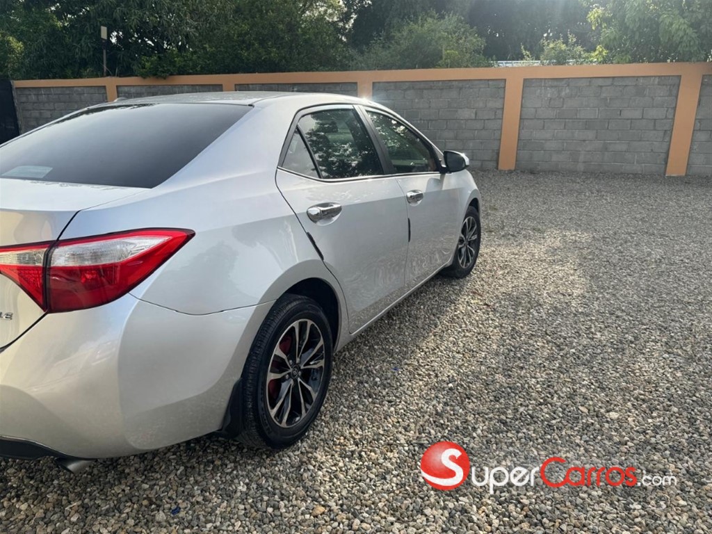 2016 Toyota Corolla LE — foto 3 / 8