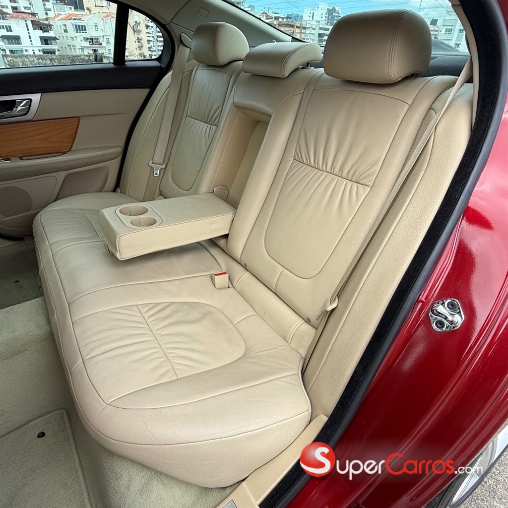 2011 Jaguar XF — foto 6 / 12