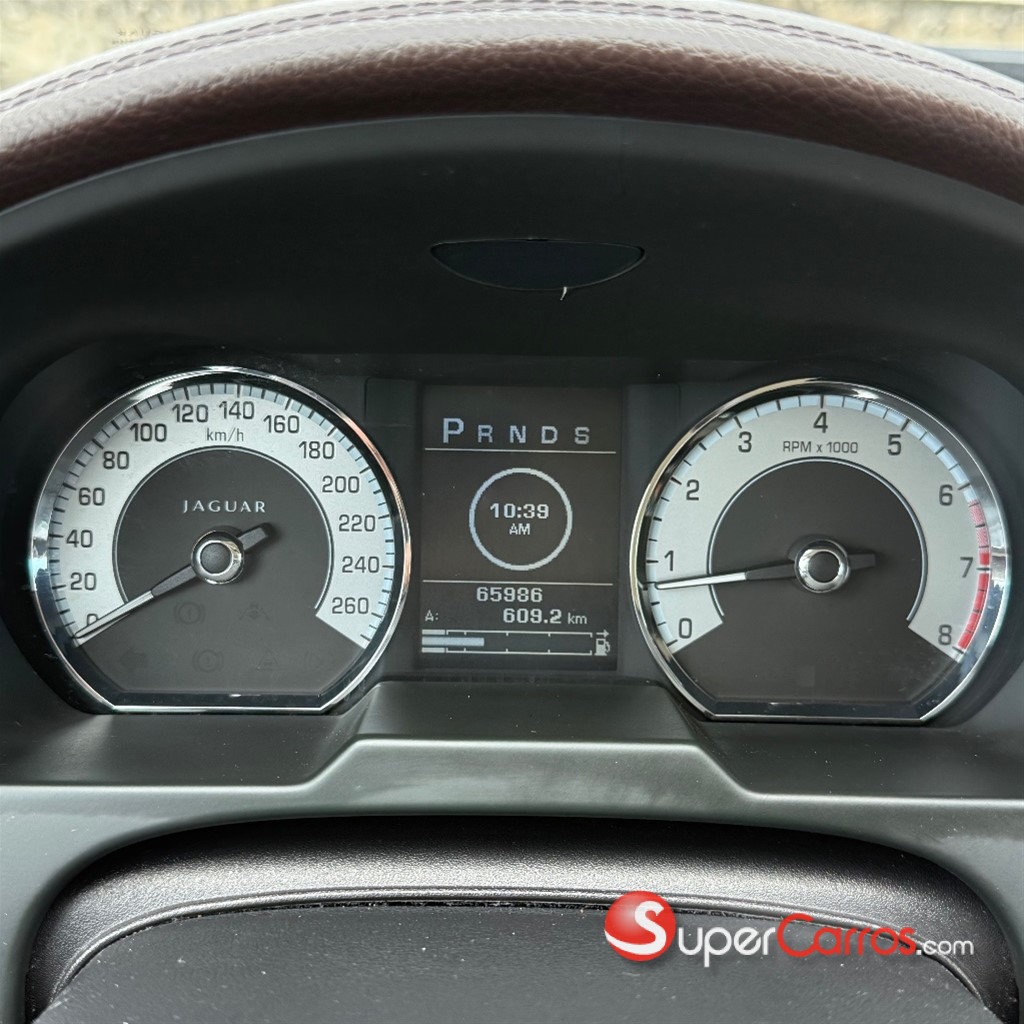 2011 Jaguar XF — foto 9 / 12