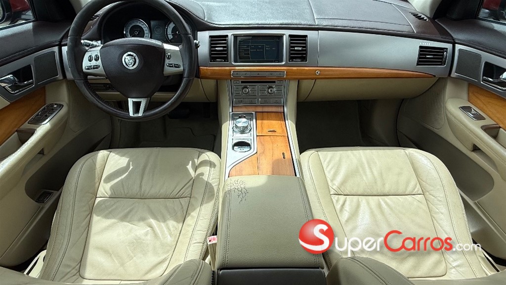 2011 Jaguar XF — foto 10 / 12