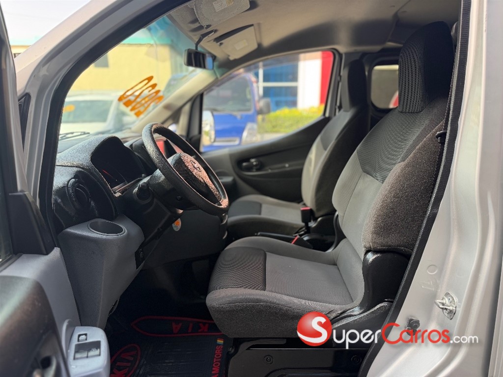 2020 Nissan NV 200 — foto 8 / 12