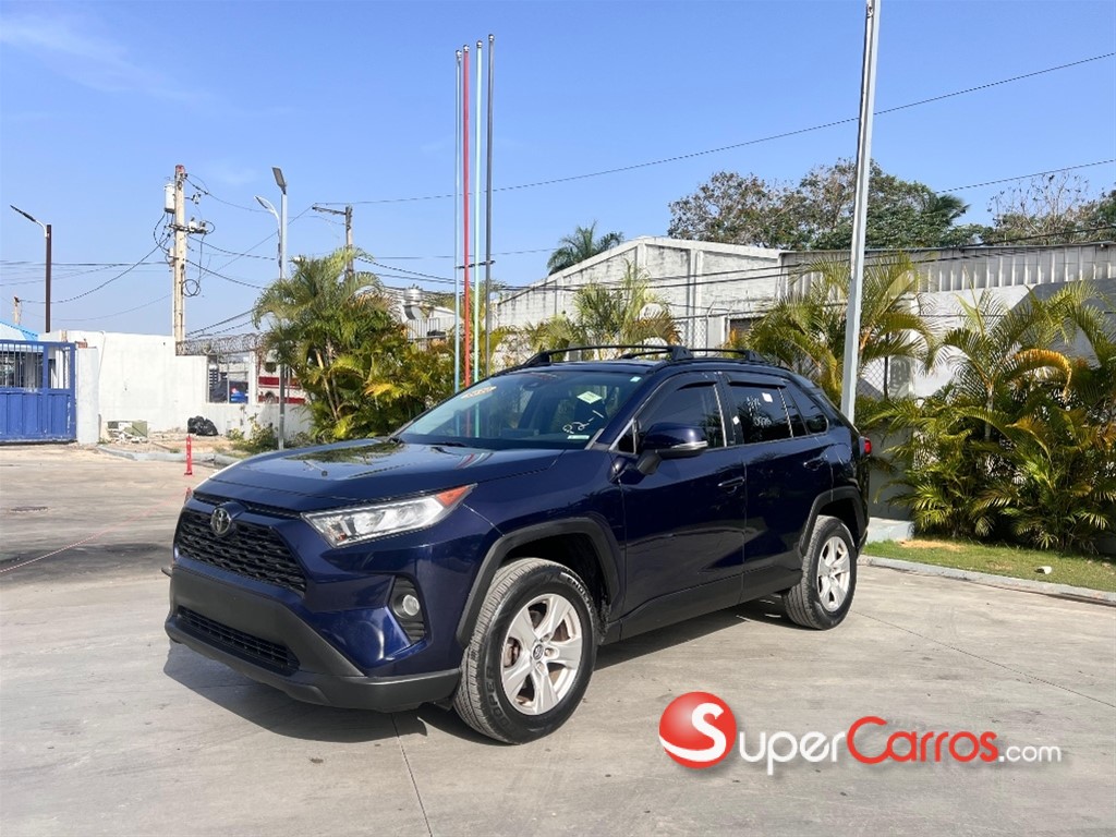 2020 Toyota RAV4 XLE — foto 2 / 11