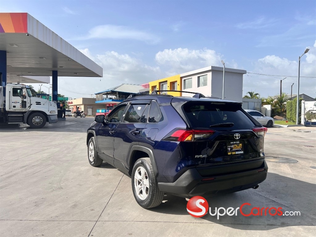 2020 Toyota RAV4 XLE — foto 3 / 11