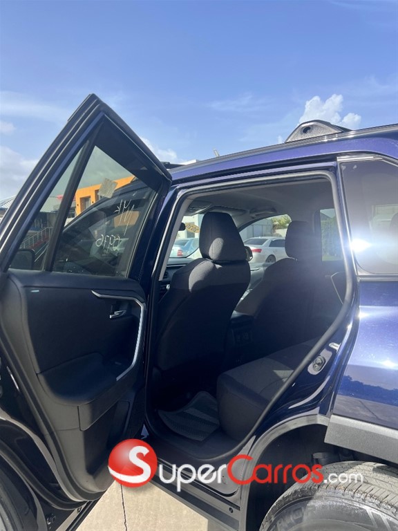 2020 Toyota RAV4 XLE — foto 8 / 11