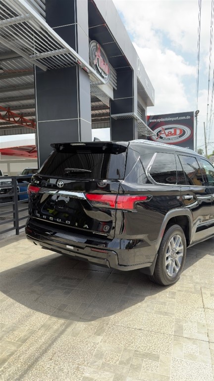 2026 Toyota Sequoia Capstone — foto 8 / 12