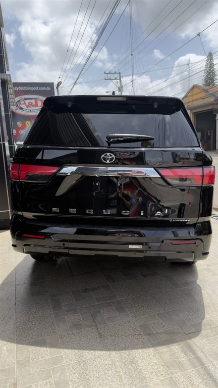 2026 Toyota Sequoia Capstone — foto 10 / 12