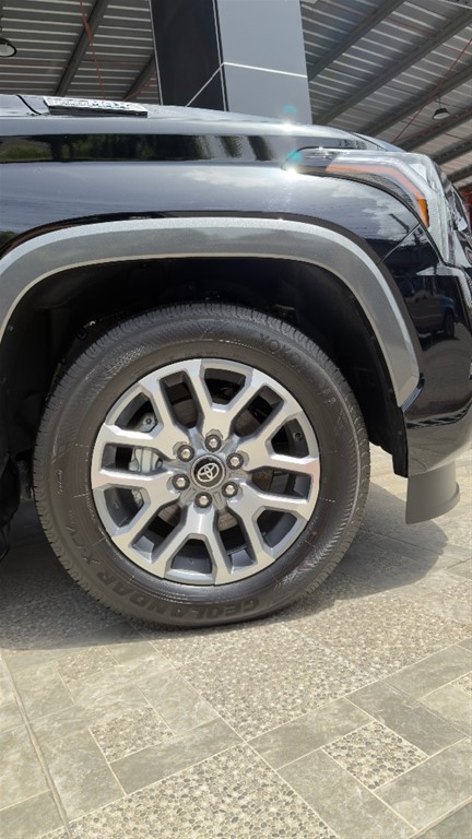 2026 Toyota Sequoia Capstone — foto 11 / 12