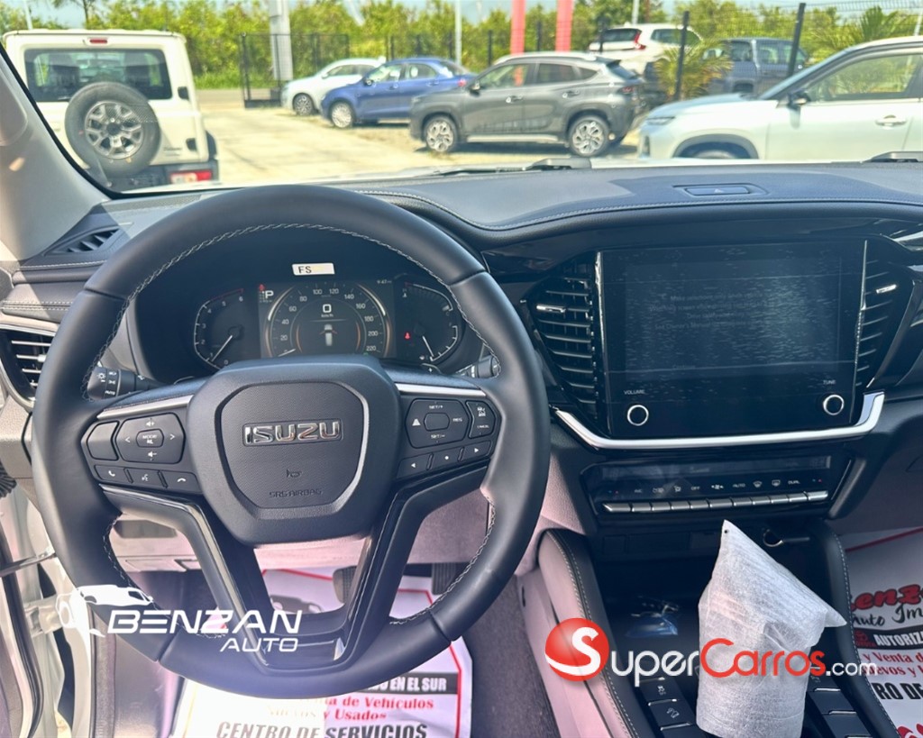 2027 Isuzu Mux — foto 8 / 9