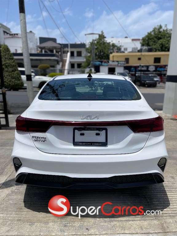 2022 Kia Forte LXS — foto 5 / 12