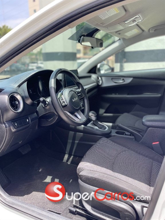 2022 Kia Forte LXS — foto 7 / 12