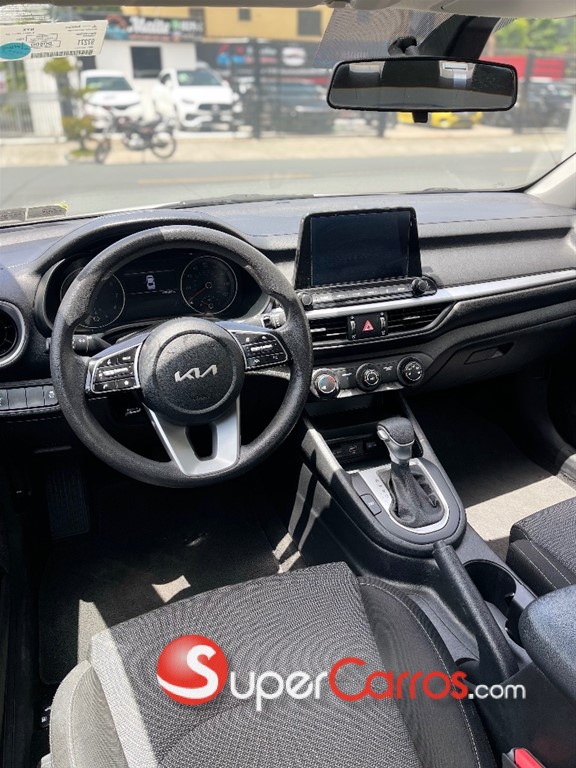 2022 Kia Forte LXS — foto 9 / 12