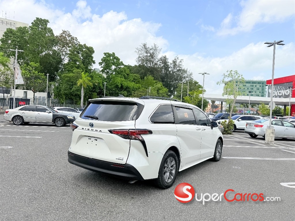 2021 Toyota Sienna XLE — foto 4 / 11