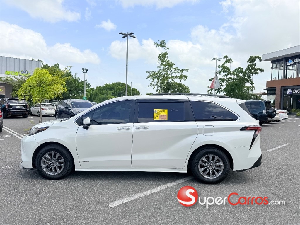 2021 Toyota Sienna XLE — foto 8 / 11
