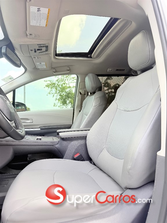 2021 Toyota Sienna XLE — foto 9 / 11