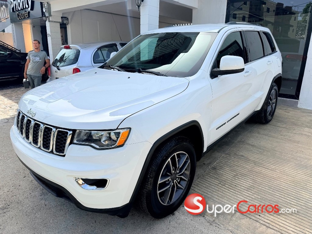 2020 Jeep Grand Cherokee Laredo — foto 3 / 9