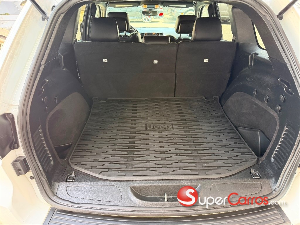 2020 Jeep Grand Cherokee Laredo — foto 5 / 9