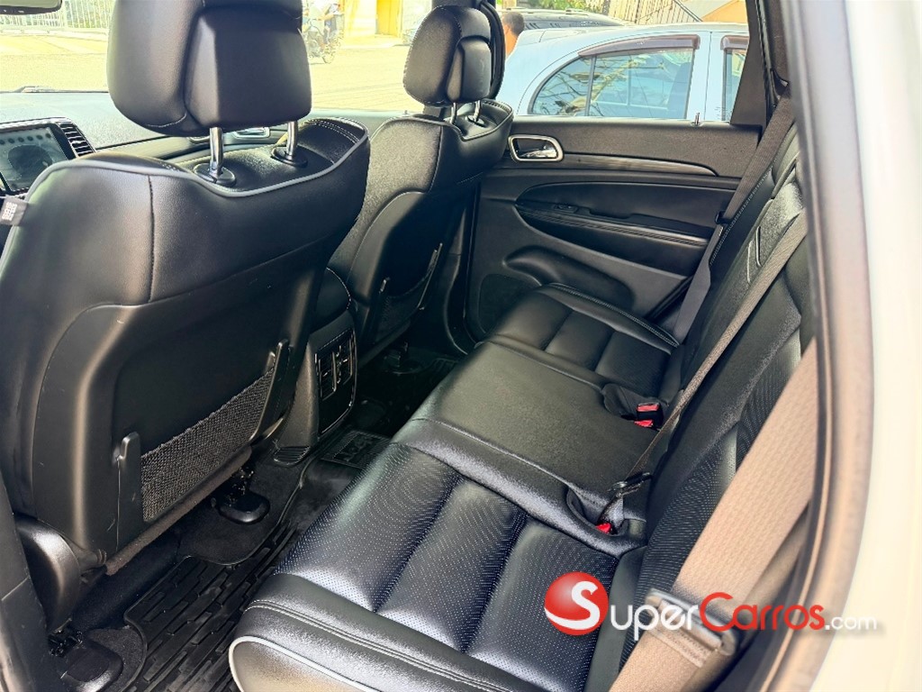 2020 Jeep Grand Cherokee Laredo — foto 6 / 9