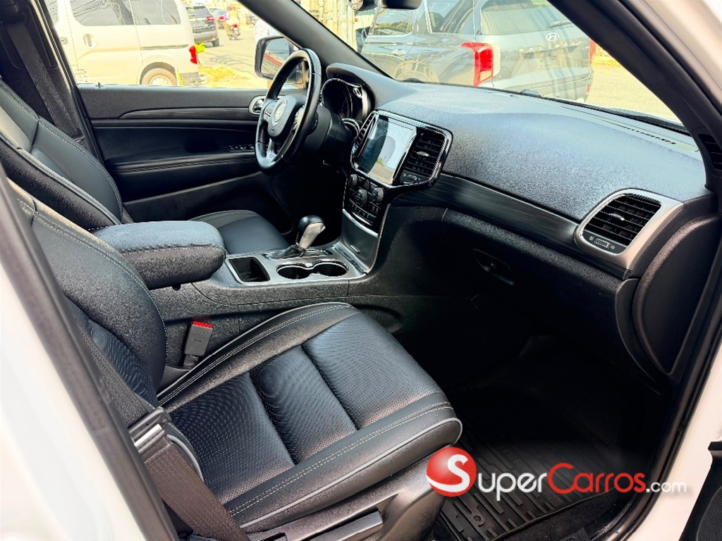 2020 Jeep Grand Cherokee Laredo — foto 7 / 9